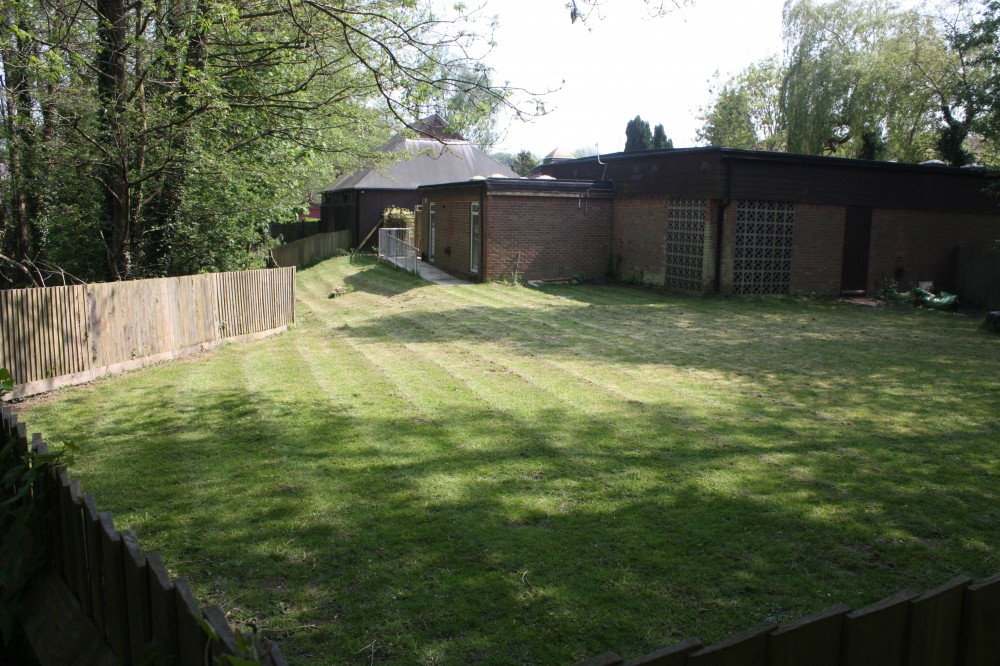 Enclosed garden/lawn